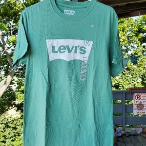 Levis seafood green white logo tee